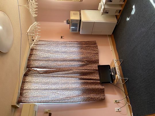 キッチン - 戸建てシェアハウス、電気ガス水道光熱費込み} - ルームシェアルームメイト