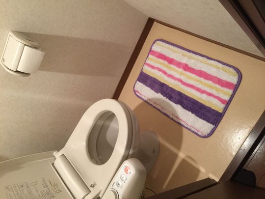 キッチン - 中国の留学生} - ルームシェアルームメイト