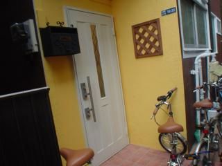 玄関 - 池袋から電車で８分、女性専用ハウス} - ルームシェアルームメイト