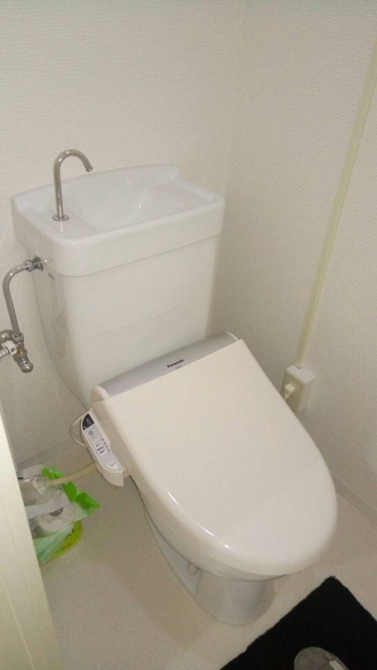 トイレ - ＼＼初期費用0!お仕事も住む場所も同時にGET♪♪／／} - ルームシェアルームメイト