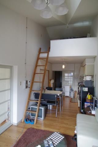 リビング - 名古屋市内 藤ヶ丘駅徒歩10分二階建てロフト付マンション} - ルームシェアルームメイト