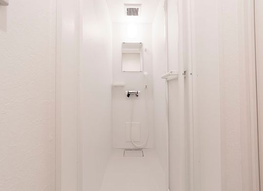 シャワー - 【6.7.8月限定】家賃初月半額キャンペーン！蒲田駅徒歩6分の女性限定シェアハウス} - ルームシェアルームメイト