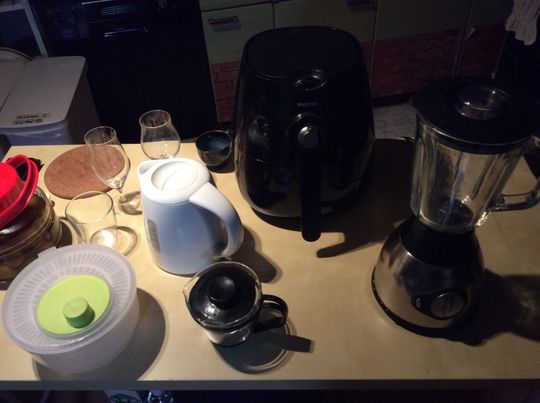 キッチン - 五反野駅から徒歩３分！夏も涼しく過ごしやすい戸建} - ルームシェアルームメイト