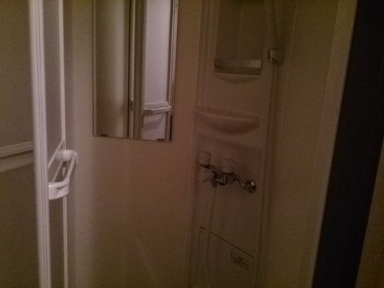 シャワー - お部屋をお探しなら即入居可能です。早い者勝ち！！} - ルームシェアルームメイト