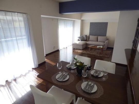 リビング - 上福岡駅 3LDKリフォーム済!! 6.5帖洋室  クローゼット付き} - ルームシェアルームメイト