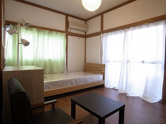 個室 - 東京駅から2駅の尾久駅徒歩圏　個室3万円台からの女性専用シェアハウス} - ルームシェアルームメイト