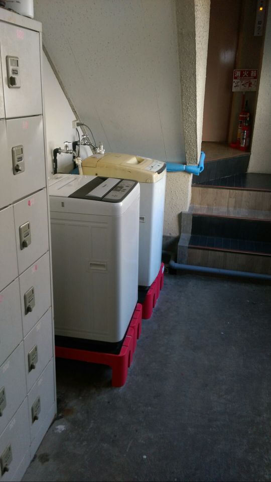 玄関 - 上野で日当たり抜群！個室貸します！} - ルームシェアルームメイト