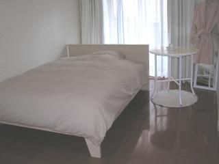 キッチン - 横浜駅近☆女性のみ募集} - ルームシェアルームメイト