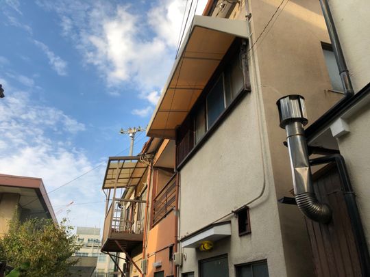 建物 - 京都駅から徒歩3分、全部屋個室でシェアハウスに興味のある方に朗報です＾＾} - ルームシェアルームメイト