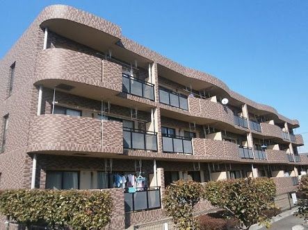 建物 - ルームシェア仲間を探しています。} - ルームシェアルームメイト