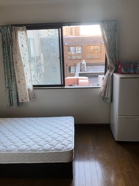 個室 - 2022年10月中旬～2駅に徒歩5～6分!家具付、冷蔵庫、50インチテレビ、wi-fi光熱費全部込} - ルームシェアルームメイト