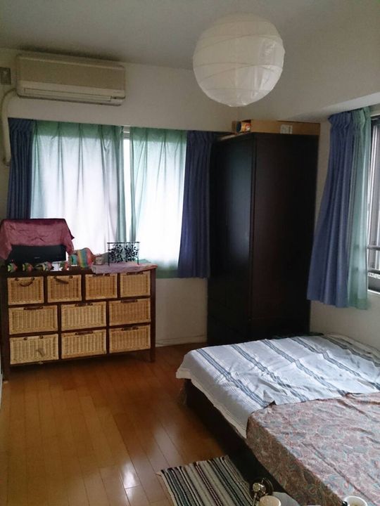 個室 - 分譲マンションの1室をお貸しします。} - ルームシェアルームメイト