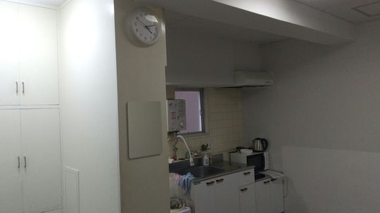 キッチン - 外国人男性二人と一緒に住めるルームメイトを募集いたします} - ルームシェアルームメイト