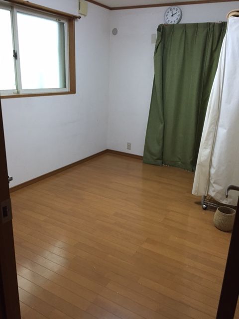 個室 - 新宿まで急行15分! 西武新宿線上石神井駅徒歩６分/一戸建て1部屋&共有} - ルームシェアルームメイト