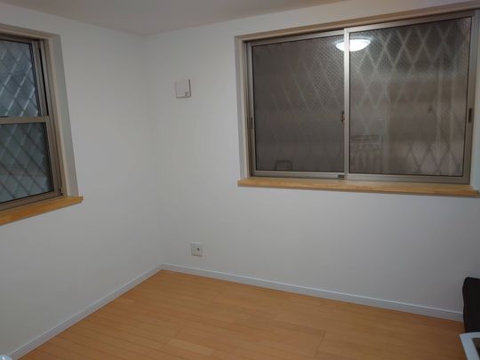 個室 - 北区の一戸建て。シェアメイト募集。} - ルームシェアルームメイト