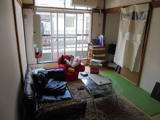 個室 - 得・格安★新規入居キャンペーン★ 個室・ドミトリーどちらか選択可能。即日入居可能} - ルームシェアルームメイト