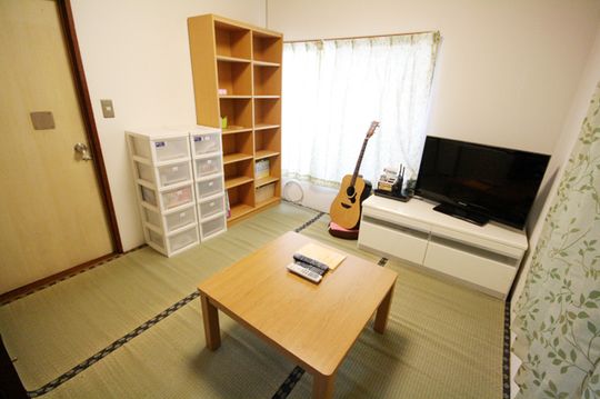 リビング - 国際交流できる20代の楽しいハウス! 13年のノウハウで毎月パーティーもあります！国際交流なら、こちら国際交流協会ボーダレス東京} - ルームシェアルームメイト