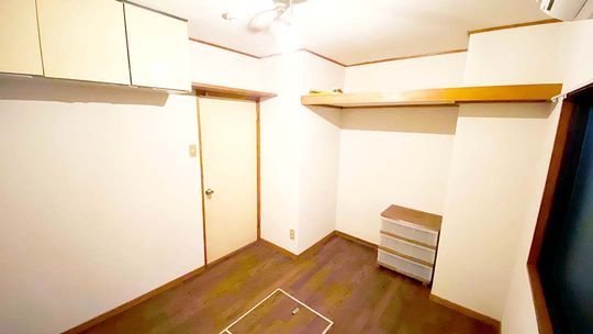 個室 - 【荻窪5万】モダン×安心感で暮らしやすさ抜群のシェアハウス} - ルームシェアルームメイト