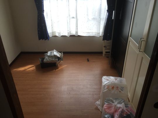 個室 - ルームメイト募集します。} - ルームシェアルームメイト