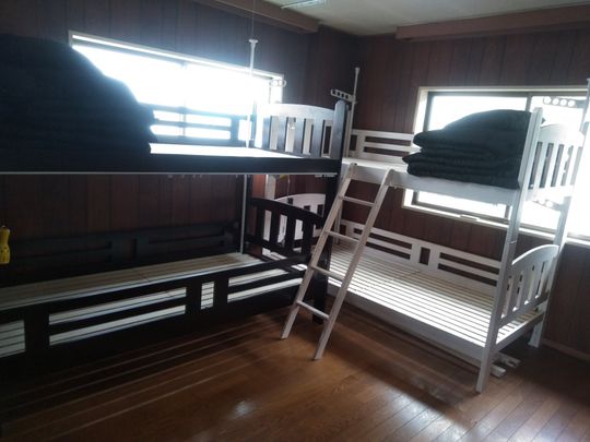 ベッド - 新規OPEN いまなら3ヶ月間家賃10,000円} - ルームシェアルームメイト