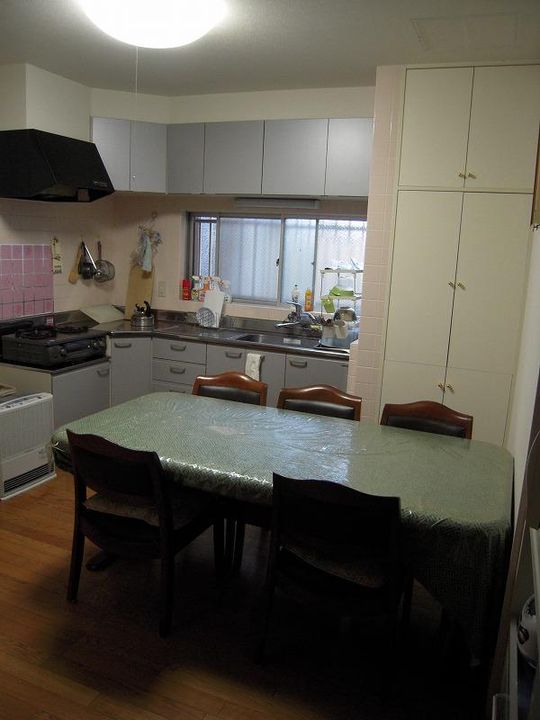 キッチン - 女性限定　　禁煙　　最寄り：京王線「仙川駅」新宿まで20分！} - ルームシェアルームメイト