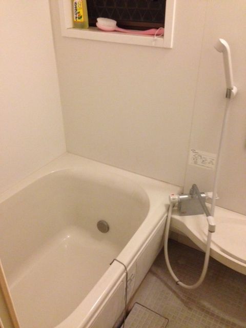 風呂 - 駅徒歩1分！　人気の赤羽圏内、広々7.5帖キッチン付きの個室です} - ルームシェアルームメイト