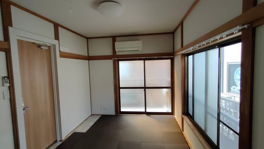 個室 - 最寄り駅[中野/新中野/東高円寺]南向き専有ベランダ付き☆角部屋☆8畳完全個室} - ルームシェアルームメイト