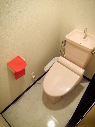 トイレ - 【初月家賃+光熱費0円！】★西武新宿線「上石神井駅」★　家賃35,000円　シェアハウス入居者募集！} - ルームシェアルームメイト