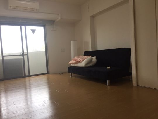 個室 - 都心!池袋駅から徒歩15分圏内で暮らしませんか?10畳以上の広い部屋のみ!} - ルームシェアルームメイト