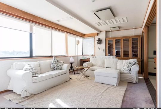 リビング - 東京都内 60,000円（電気水道ガスネット代全て込み）ルームメート募集。} - ルームシェアルームメイト