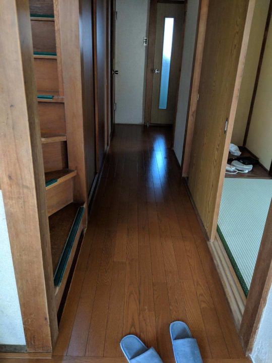 玄関 - 西所沢駅徒歩12分　一戸建て} - ルームシェアルームメイト