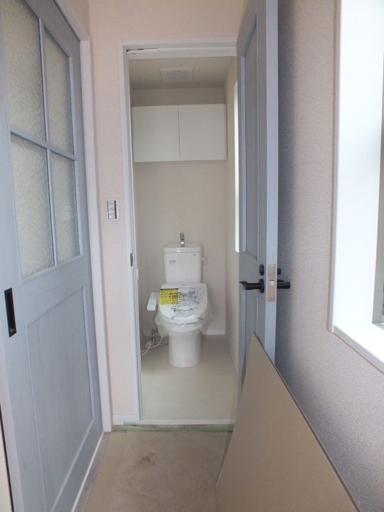 トイレ - 4月からシェアメイト募集！綺麗です！} - ルームシェアルームメイト