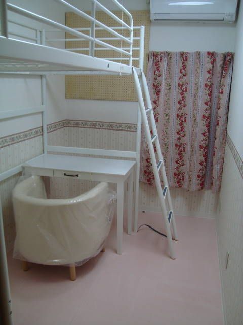 個室 - 女性専用シェアハウス、池袋駅C1出口歩4分、通学、通勤、生活至便、大人気の池袋に住むなら、是非一度ご覧下さい！} - ルームシェアルームメイト