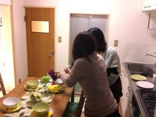 リビング - 初期費用無料！個室39,000円～ドミ23,000円～で国際交流。志村三丁目駅5分 大手町駅直通26分} - ルームシェアルームメイト