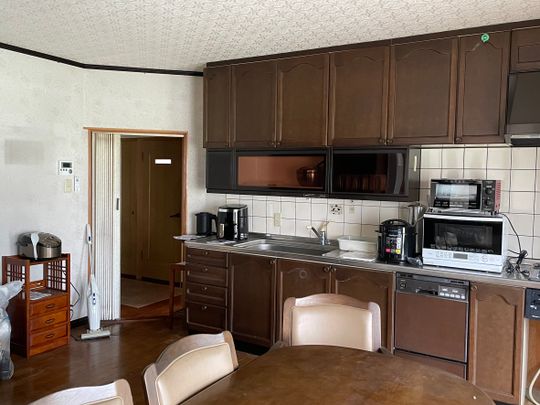 キッチン - 素敵な仲間とほど良い距離感で過ごす。調和する心地よい暮らし 。 岐阜 シェアハウス 各務原} - ルームシェアルームメイト