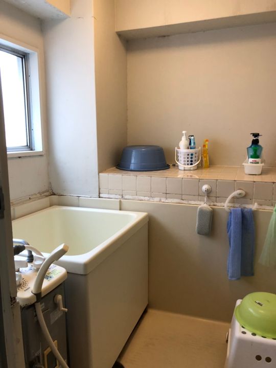風呂 - 【2019年7月から入居可】家賃29,000円（もともと42,000円ですが、６月末までに決定なら）★喫煙者大歓迎★ペット応相談★早稲田駅の近くで、３ＤＫ（３６㎡）のうちの１番広い部屋が空きます。} - ルームシェアルームメイト