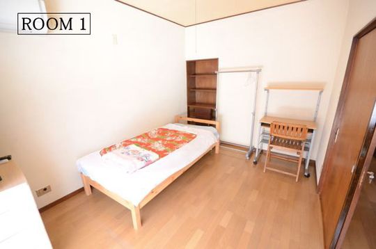 個室 - 日暮里から10分　鍵付き個室、綺麗なシェアハウスです} - ルームシェアルームメイト