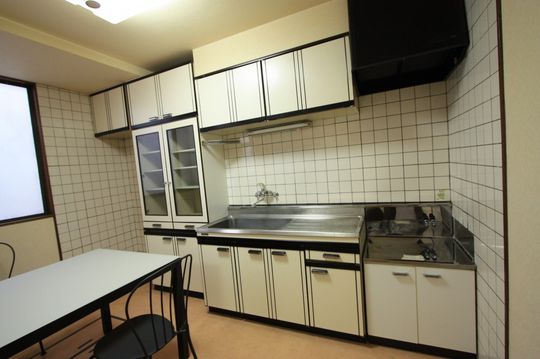 キッチン - ◇池袋駅徒歩16分◇北池袋駅6分◇家賃2万9千円◇初月家無料！最初にかかる費用は2万8千円のみ◇} - ルームシェアルームメイト