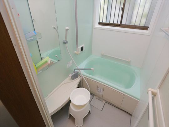 風呂 - 【2018年1月新規オープン！】秋葉原まで20分、北千住まで9分のつくばエキスプレス三郷中央駅の【女性専用シェアハウス】27,000円～♪} - ルームシェアルームメイト