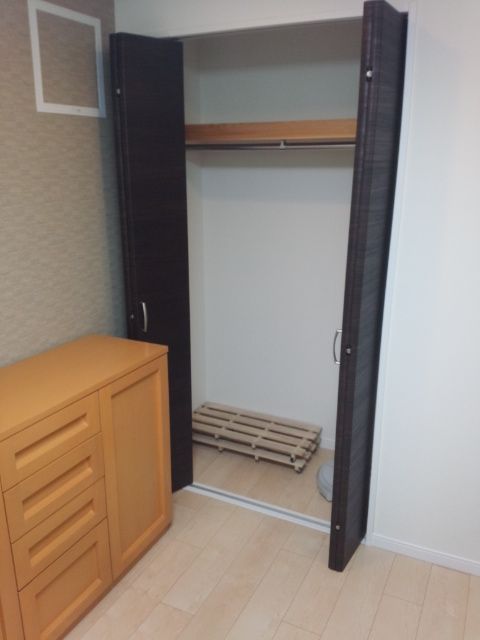 個室 - 新横浜駅から徒歩11分  女性のみ募集中です。} - ルームシェアルームメイト