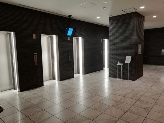 玄関 - タワーマンションに住んでみたい方募集} - ルームシェアルームメイト