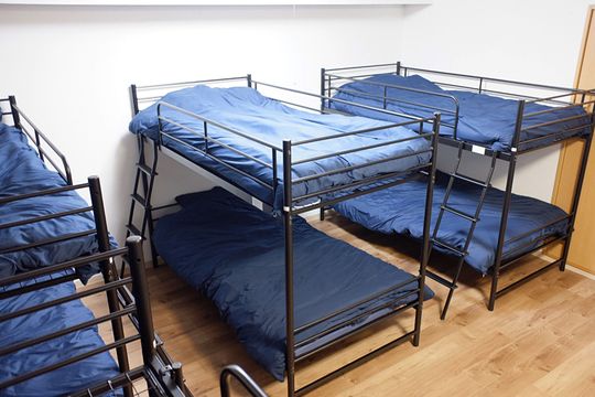 ベッド - 【家賃2.5万】東池袋シェアハウス★敷礼無料★} - ルームシェアルームメイト