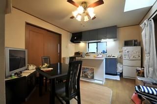 ダイニング - 都心へのアクセス良好な女性専用の個室限定シェアハウス} - ルームシェアルームメイト