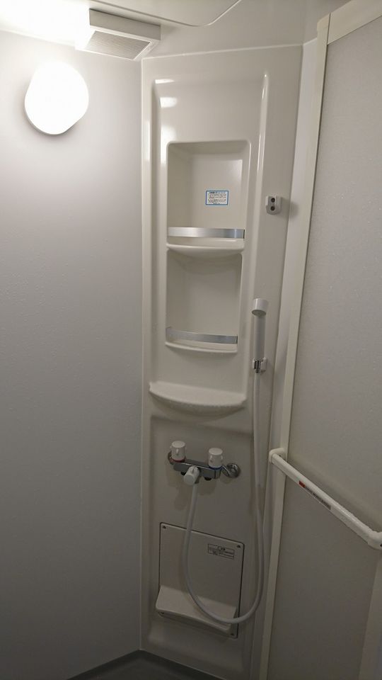 シャワー - 入居キャンペーン中につき初月賃料無料！！！} - ルームシェアルームメイト