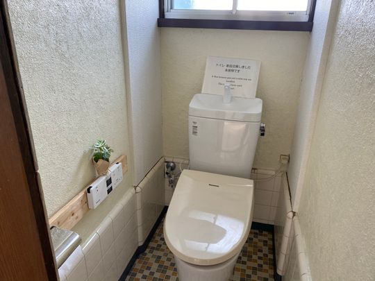 トイレ - 【webデザイナー/動画クリエイター限定】【家賃4万~】【食べ放題】【案件紹介有】} - ルームシェアルームメイト