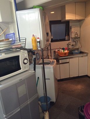 キッチン - 新宿駅近、大久保駅までわずか2分のセミプライベートルームです。} - ルームシェアルームメイト