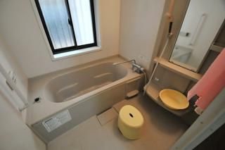 風呂 - 都心へのアクセス良好な女性専用の個室限定シェアハウス} - ルームシェアルームメイト