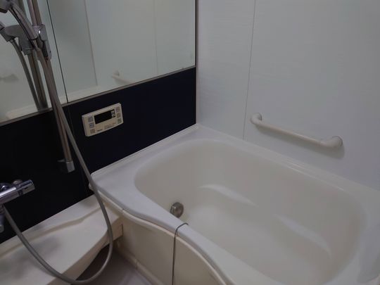 風呂 - 北区の一戸建て。シェアメイト募集。} - ルームシェアルームメイト