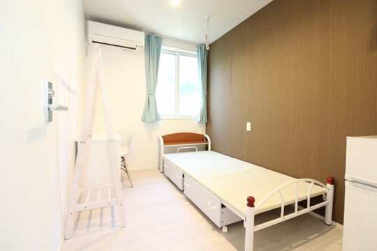 個室 - 【6.7.8月限定】家賃初月半額キャンペーン！蒲田駅徒歩6分の女性限定シェアハウス} - ルームシェアルームメイト