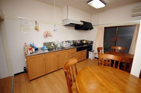 キッチン - 京濱東北線蒲田駅 5 分、品川駅 10 分、横浜駅 15 分} - ルームシェアルームメイト